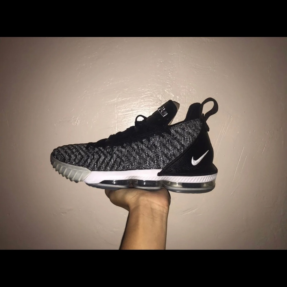 LeBron 16 Oreo Size 11